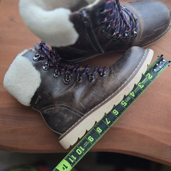 ROYAL CANADIAN Winter Workboot "Cambridge" Runs Large - Picture 9 of 10